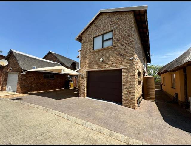 5 BEDROOM HOUSE FOR SALE IN MISTY BAY